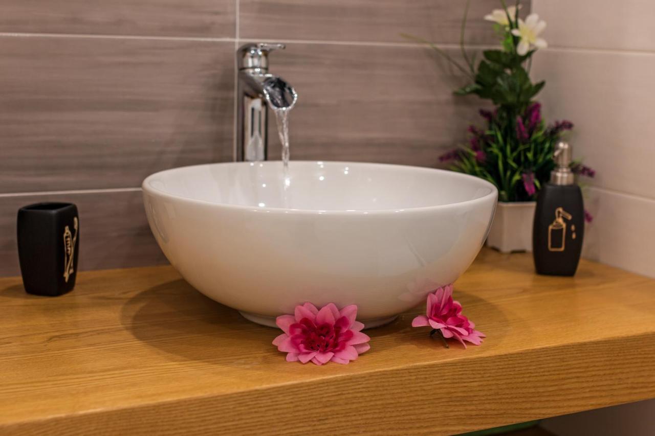 Purple Flower Suite Apartment كالا غونوني المظهر الخارجي الصورة